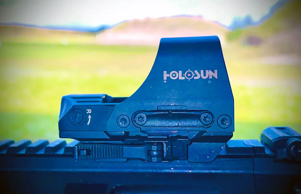 Holosun 510 red dot site latch mount on picatinny rails