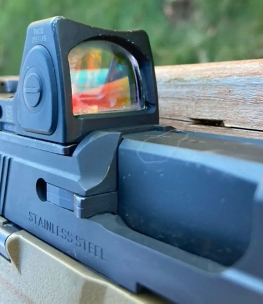 trijicon type 2 red dot close up glass