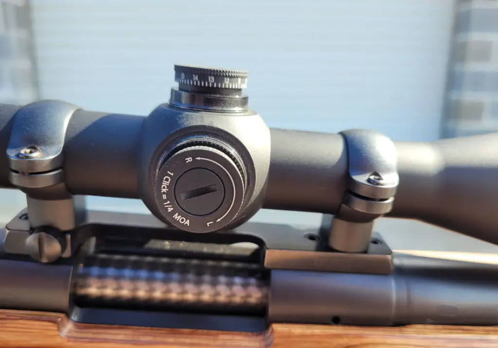 Vortex Diamondback HP Rifle Scope close up view of the adjustment knobs