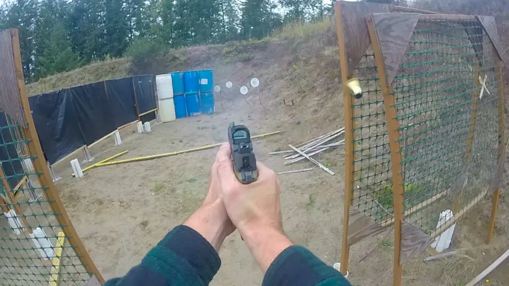 Shooting a pistol using the Holosun 507c for quick target acquisition