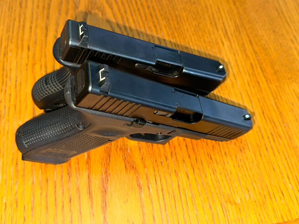 Glock 26 vs Glock 19 pistols
