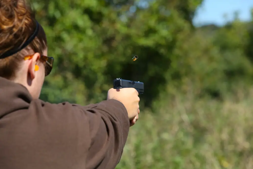 Woman shooting a G19 pistol