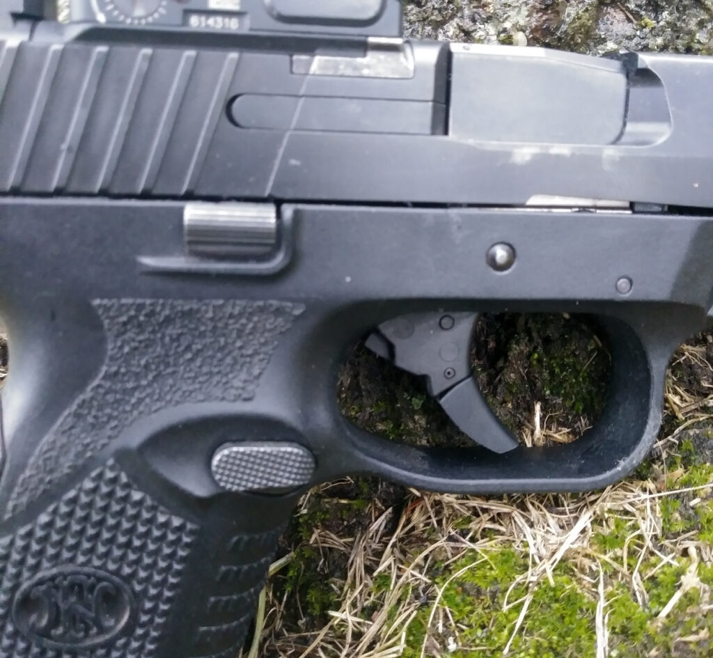 FN 509 magazine release and texture on the grip